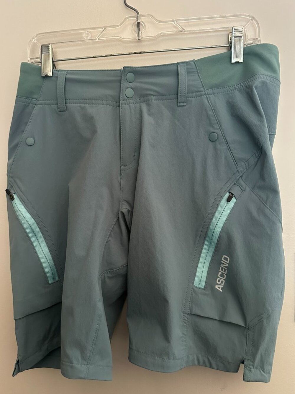 Ascend Women's Sage Green Outdoor Stretch Shorts